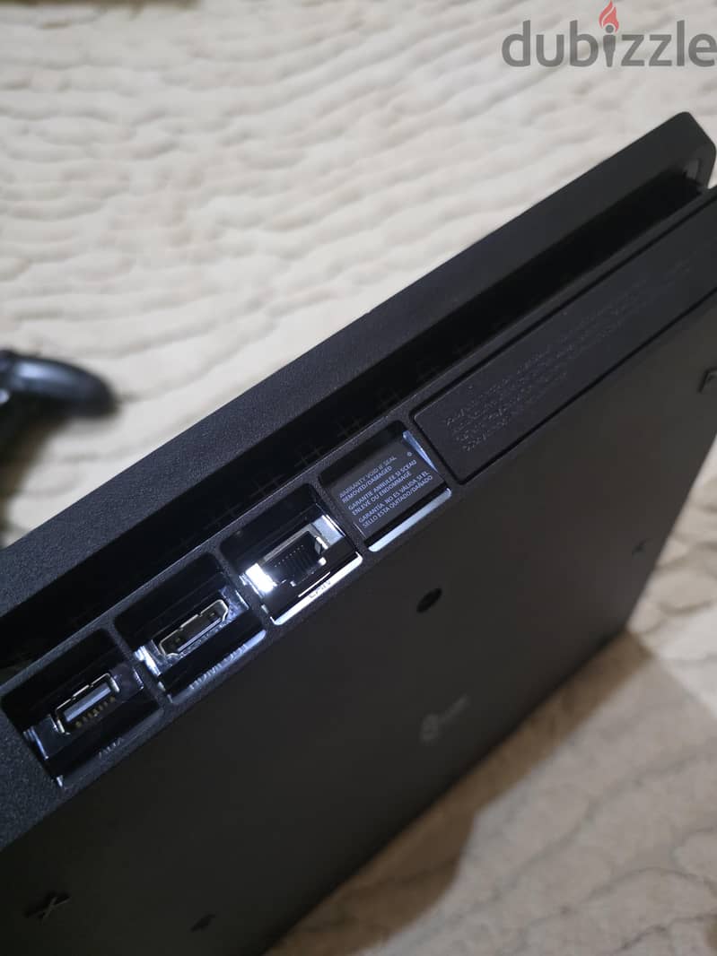 playstations 4 slim 7