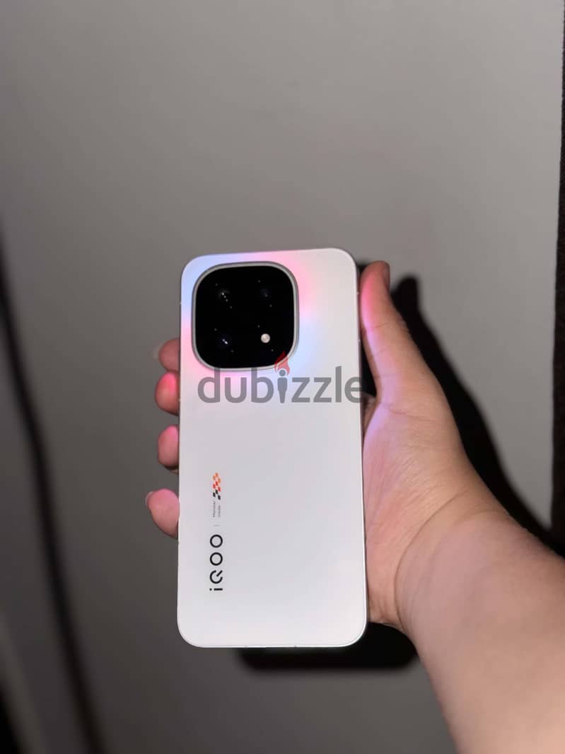 Vivo IQOO 15 4