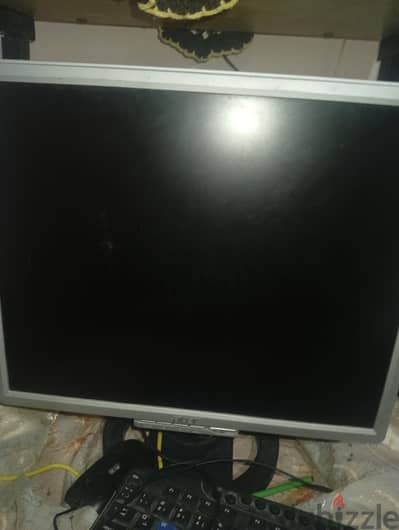 شاشه كمبيوتر Acer1916 بحجم 19بوصه  فلات للبيع السعر 750ج