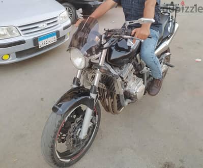 هورنت 900