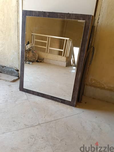مرايا حمام مزوده بوحدة تخزين