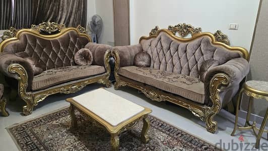 صالون مذهب كامل للبيع (كنبتين +2 كرسي + طاولات) |Classic Gold Sofa Set