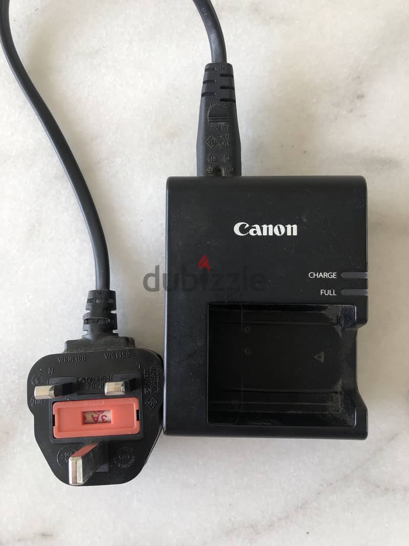 Canon EOS 1300D + Extras 4