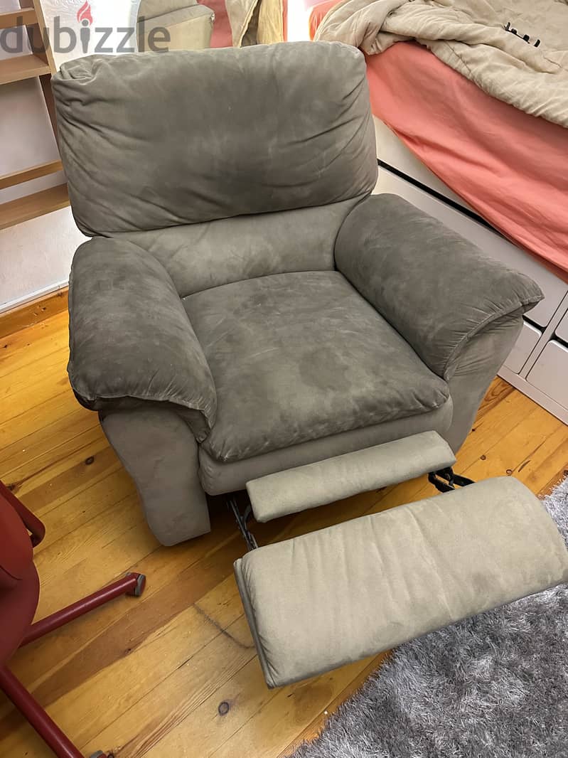 In & Out Recliner 1