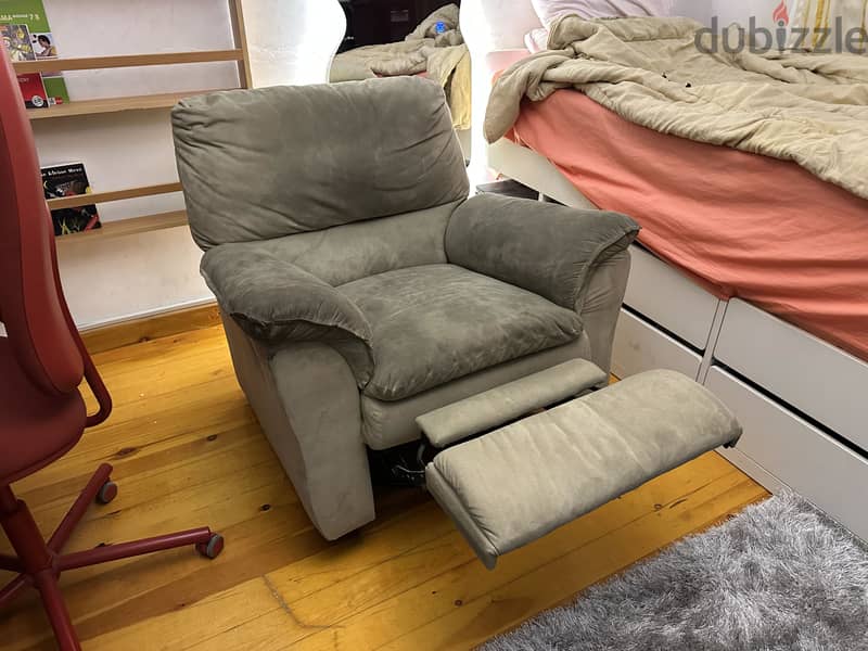 In & Out Recliner 2
