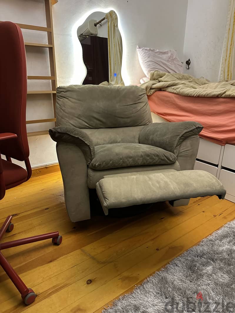 In & Out Recliner 5