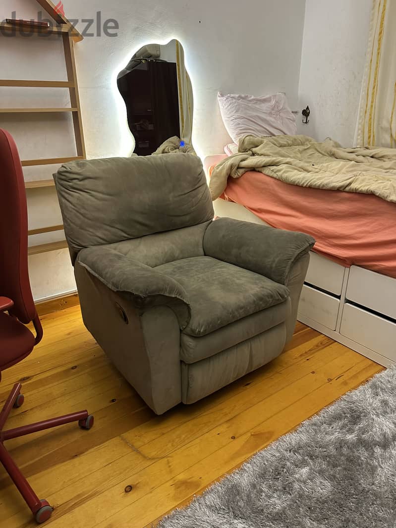 In & Out Recliner 6