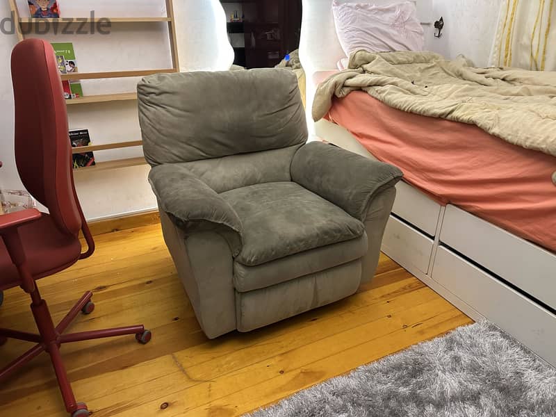 In & Out Recliner 7