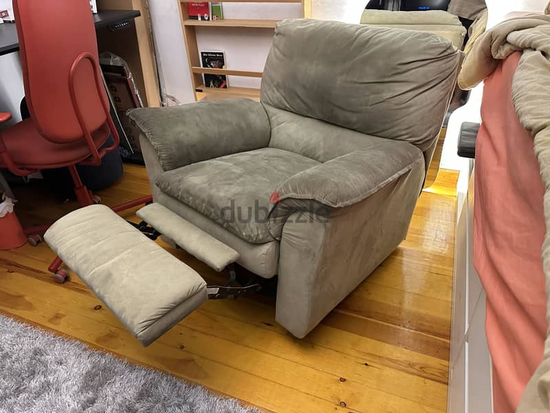 In & Out Recliner 8