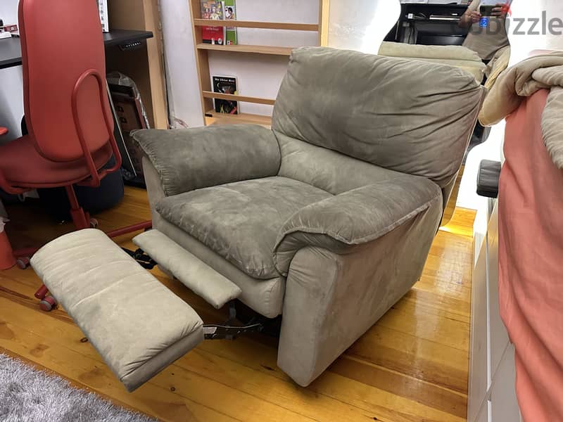 In & Out Recliner 9