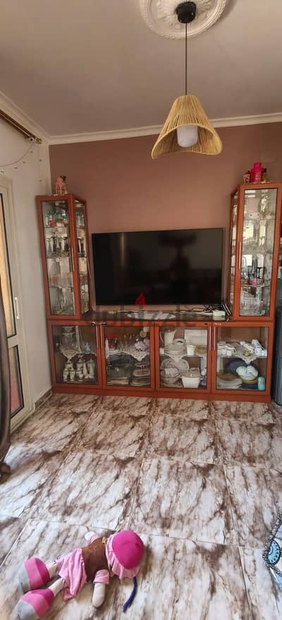 نيش من الخشمونيوم والقزازمستعمل بحاله جيده