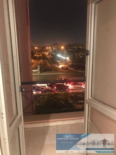 للايجارقانون جديد  بمدينه الرحاب بجوار السوق القديم  شقه بمساحه 90 متر تتكون من 2 غرفه نوم 1 حمام   خطوات لبوابه 5 الرحاب