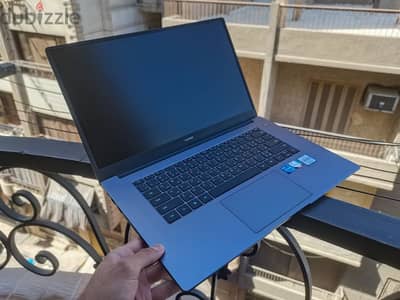 Huawei MateBook D15 بالعلبة والشاحن الأصلي
