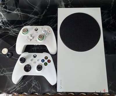 Xbox Series S للبيع — حالة ممتازة + Gamesir G7 + ألعاب