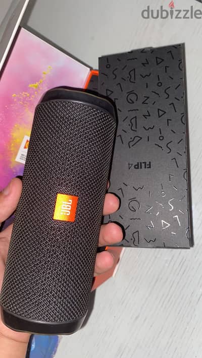 Jbl flip4 محتاجه بطاريه فقط بكل مشتملاتها