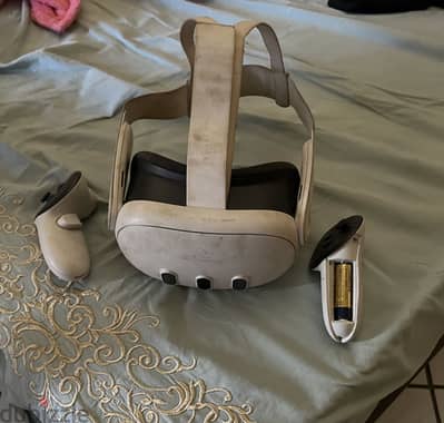 Meta quest 3 with 2 controllers