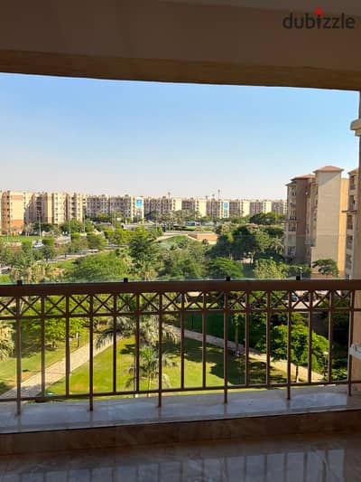 شقة للايجار المفروش في المراحل الاولي مساحة 206 دور متكرر بسعر لقطة