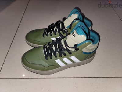 كوتشي اصلي adiddas وارد الخارج جديد لم يستخدم  مقاس ٤٢،٥