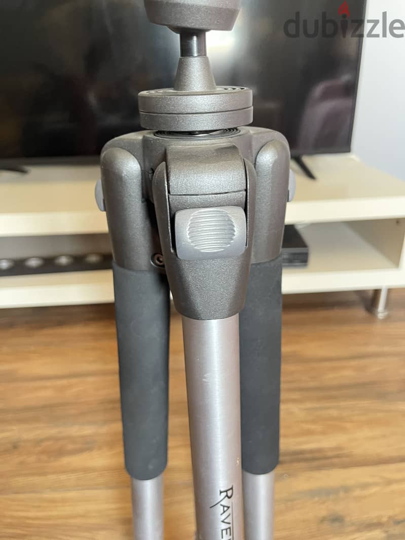 Heavy Duty Camera Tripod 4