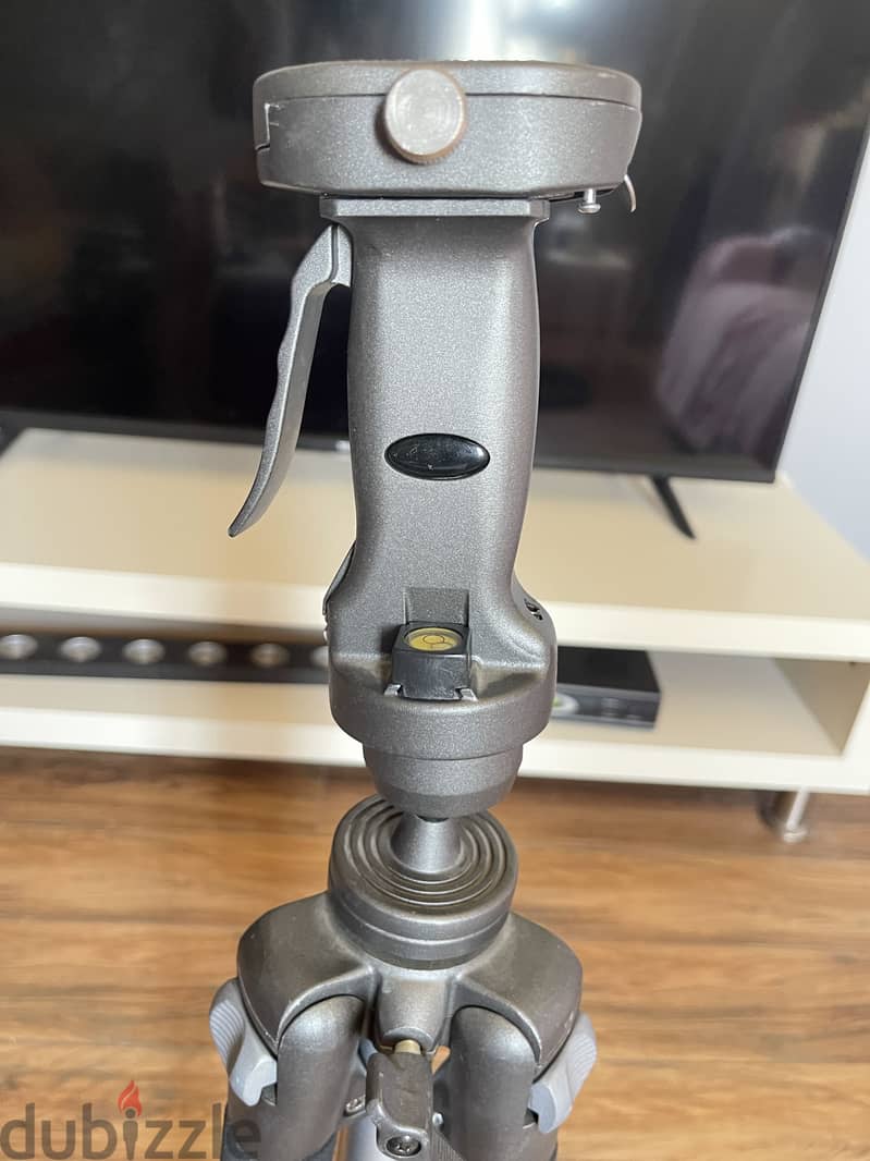 Heavy Duty Camera Tripod 5