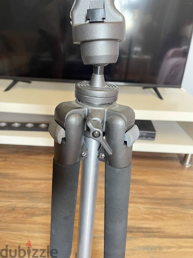 Heavy Duty Camera Tripod 7