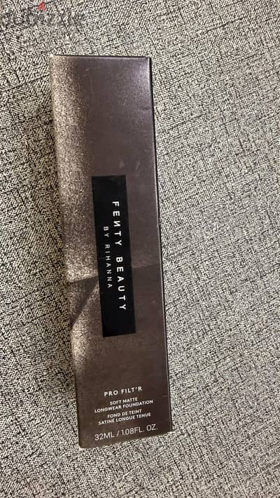 فاونديشن Fenty Beauty درجة 210 أصلي جديد ومقفل