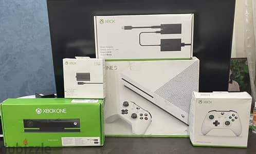 Xbox 1 S with Kinect and 2 controllers Xbox 1 S with Kinect and 2 controllers
