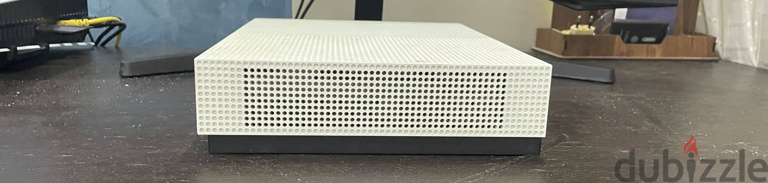 Xbox 1 S with Kinect and 2 controllers 4