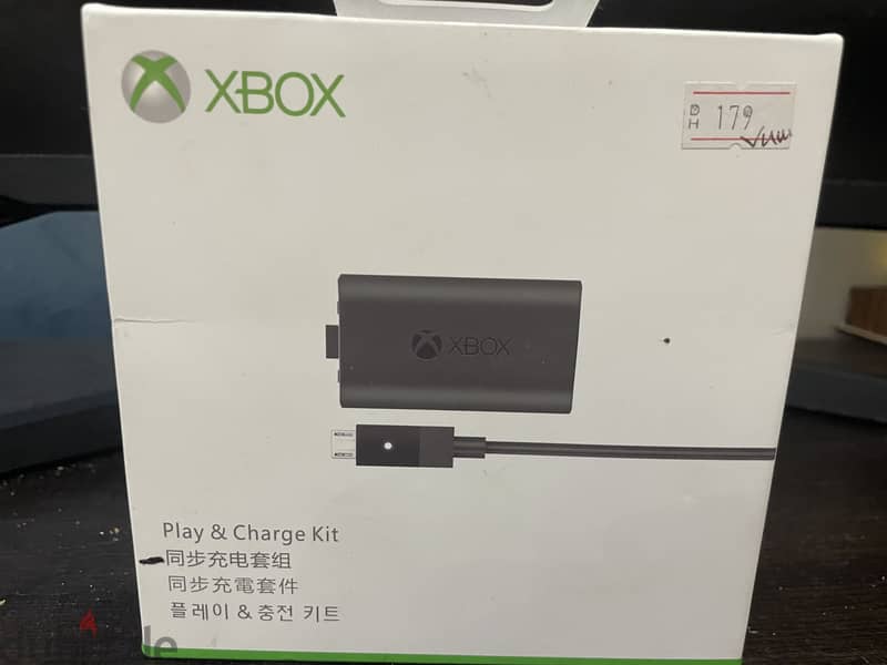 Xbox 1 S with Kinect and 2 controllers 10