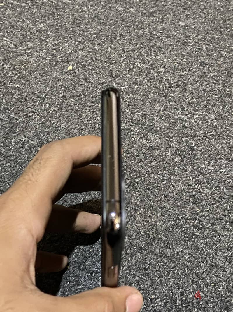 Apple - iPhone 11 Pro Max 3