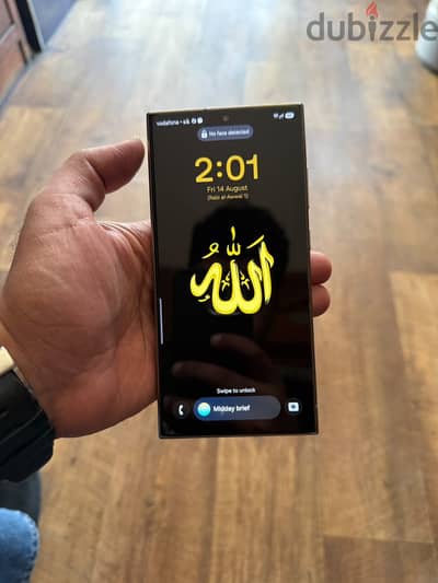 سماسونج s24 الترا للبيع حاله ممتازة معاه الكرتونه