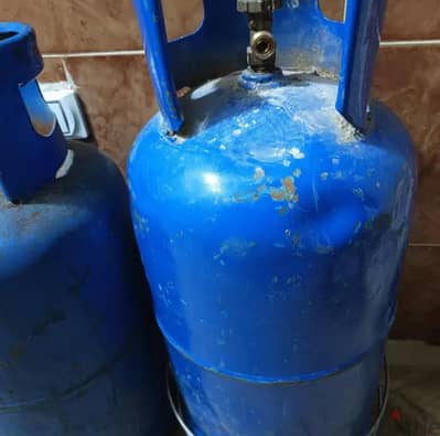 عدد 2 انبوبة جديدة وبها غاز