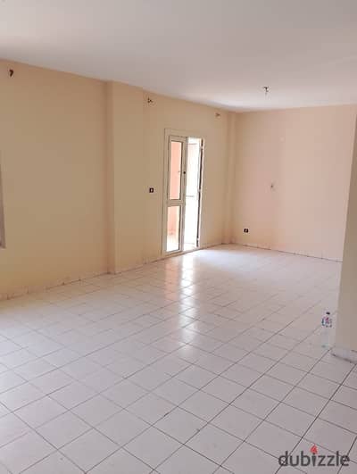Unfurnished apartment for rent 155 sqm exceptional location next to Old Market Food Court and Banks Complex special price second floor Phase 2 Rehab