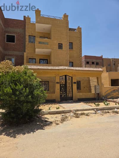 منزل مكون من ٤ ادوار و روف جاهز، في ابني بيتك المنطقة الخامسة.