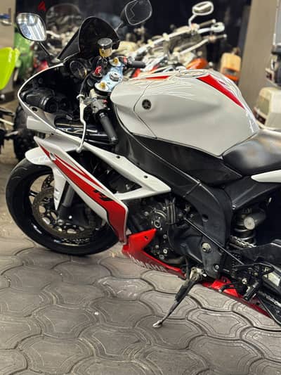 YAMAHA R1 موديل 2007