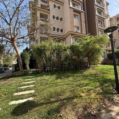 شقة 100 م ارضى بجاردن للايجار بمدينتى B1 خطوات للخدمات ومترو ماركت والمركز الطبى ودقايق للاوبن اير مول فيو جاردن وشارع