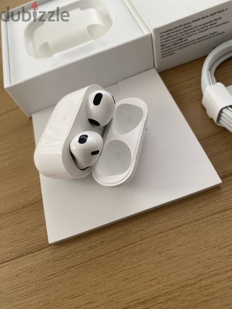 Apple AirPods 3 Form Apple Store USA 5