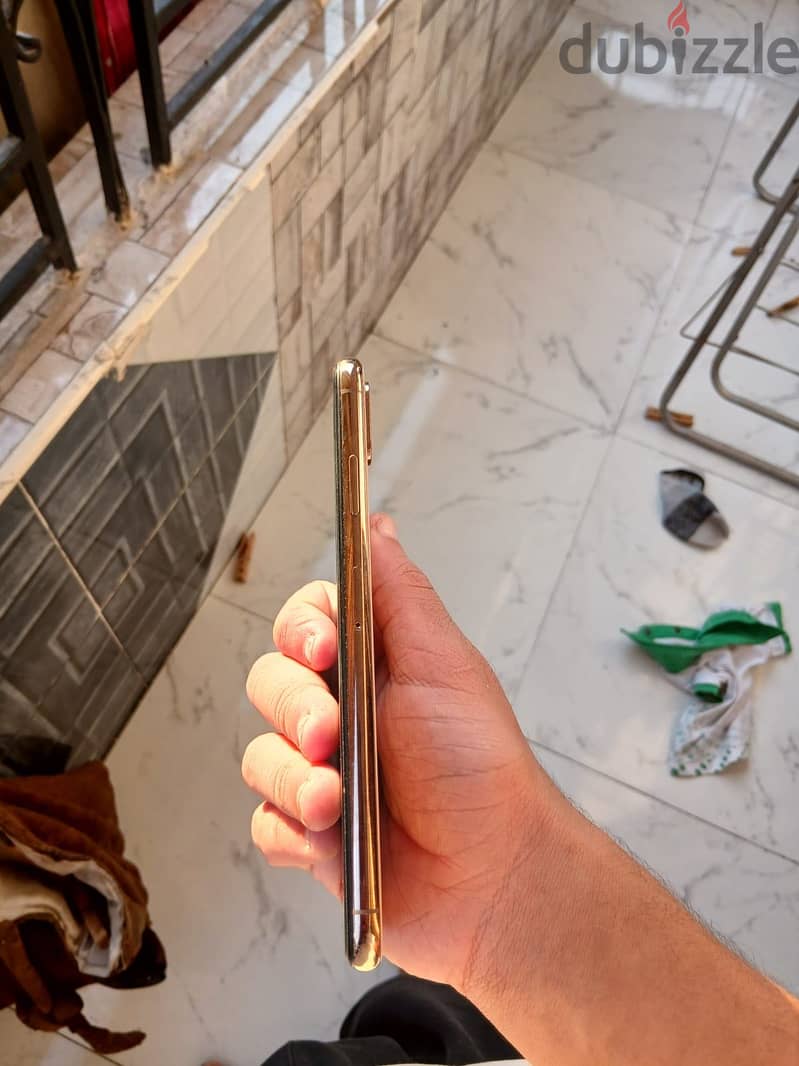 Apple - iPhone XS Max 4