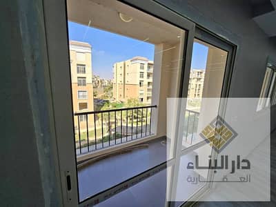 بنص سعر الشركة بحري علي الفيو مباشرة شقة 3 غرف نوم للبيع في سراي sarai compound القاهرة الجديدة بجوار مدينتي madinaty التجمع الخامس