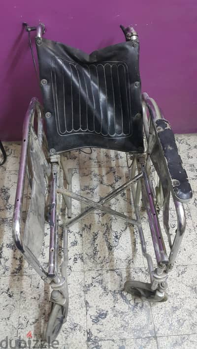 كرسى متحرك مين جدا ب1500ج