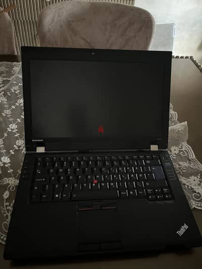 لاب توب Lenovo ThinkPad L420 شغال ومعاه الشاحن