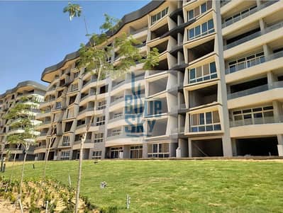 For those who appreciate spacious living: an apartment available for immediate handover and purchase via installment plans at the Midtown Condo compou