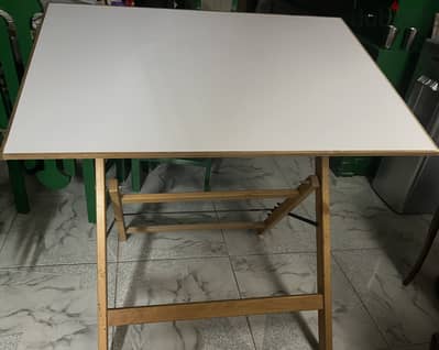 ترابيزة رسم هندسي
