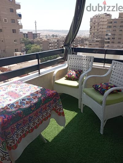 شقة ثلاث غرف في مدينة نصر تشطيب نيو كلاسيك