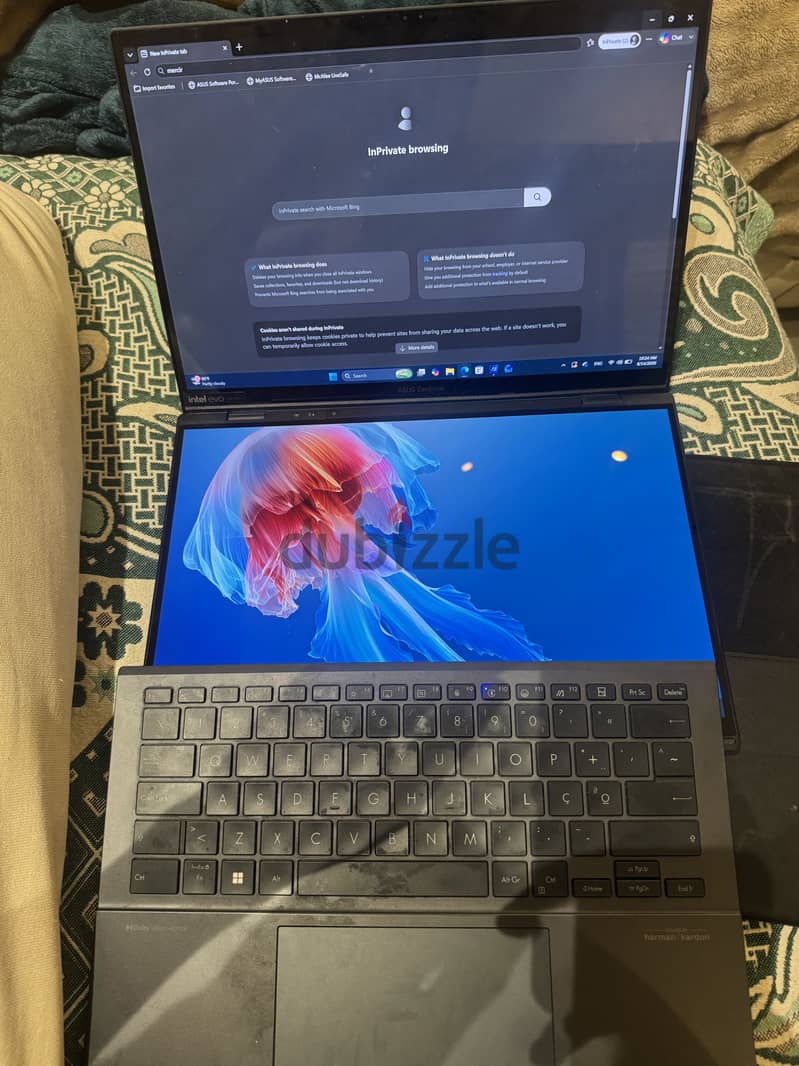 Asus Zenbook Dual screen - UX8406M 1
