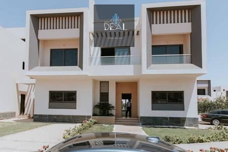 Premium townhouse in R7, New Capital, near the Green River, Diplomatic District & Expo City, with a 50% cash discount! Great investment!