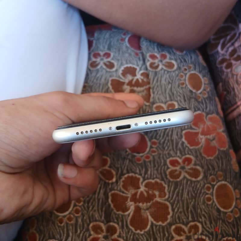 Apple - iPhone 11 2