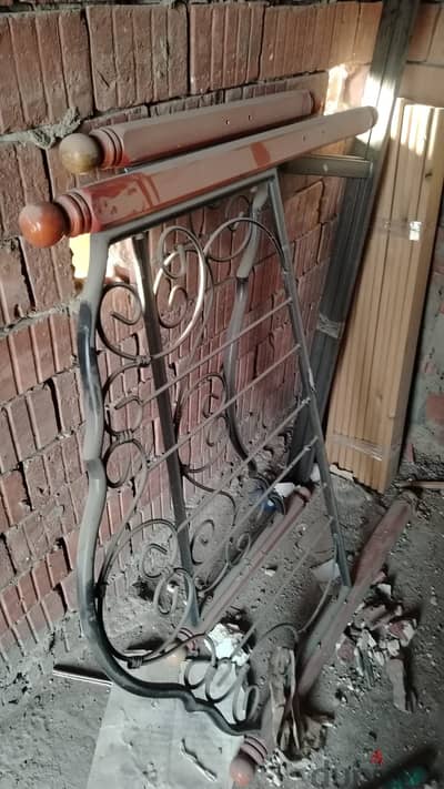 سرير مقاس١٢٠