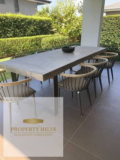 Hydepark community is very high, with a landscape view. Villas are only in the gathering.