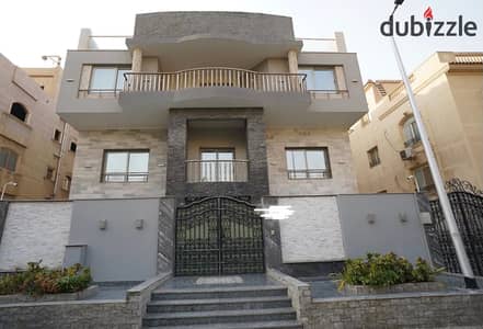 للبيع ڤيلا جنوب الاكادميه التجمع الخامس مقسمه الي دوبلكسات 1050م جاهز للسكن